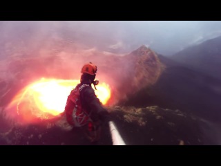 canadian extreme george kourounis took a selfie in the mouth of the volcano / george kourounis man dives into an exploding volcano